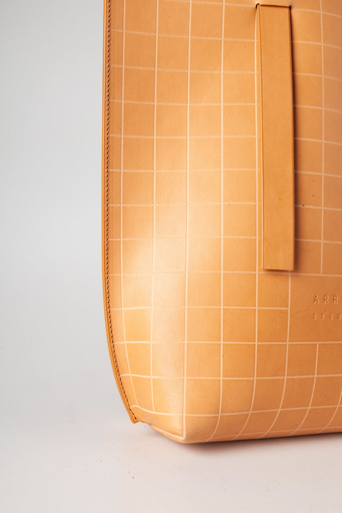 Shopper XL | Hand-engraved grid pattern