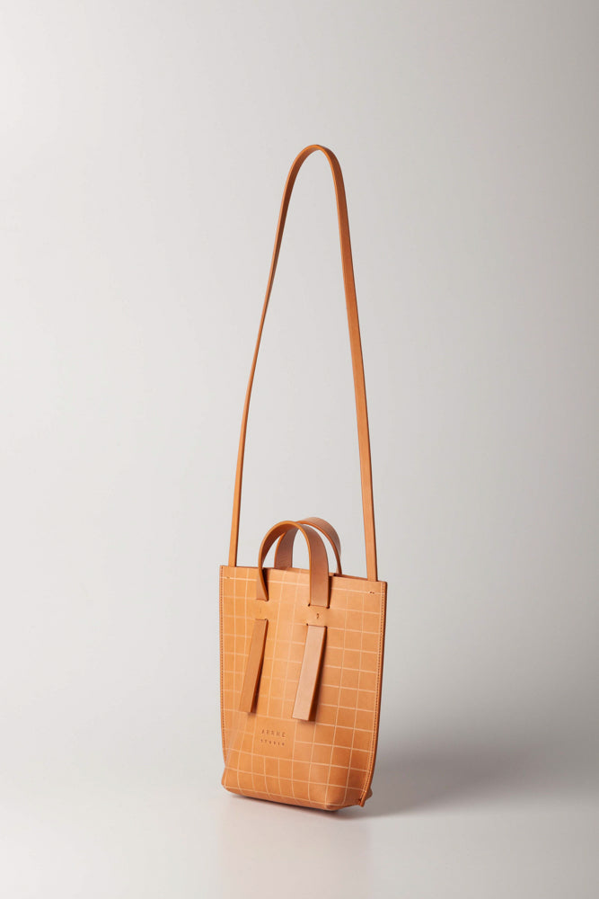 Shopper S | Hand-engraved grid pattern