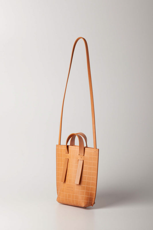Shopper S | Hand-engraved grid pattern