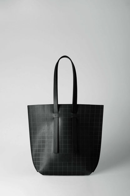 Shopper XL | Hand-engraved grid pattern
